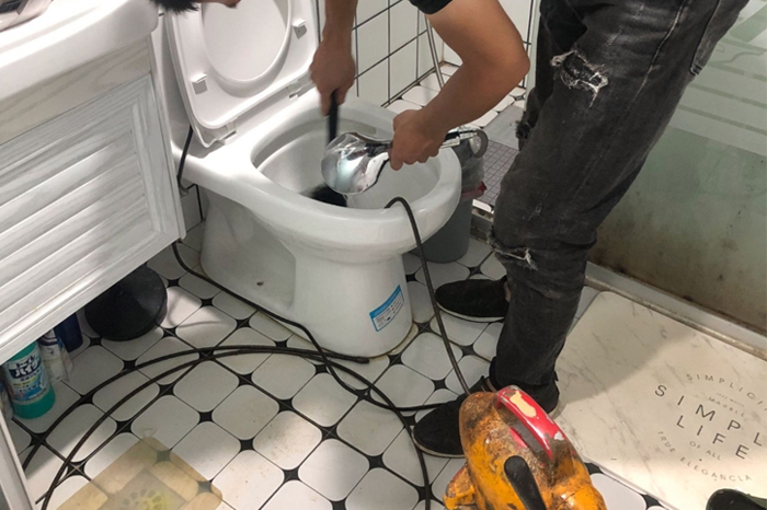 甘肃马桶堵塞自己疏通还是找师傅?专业上门服务让你省时更省心